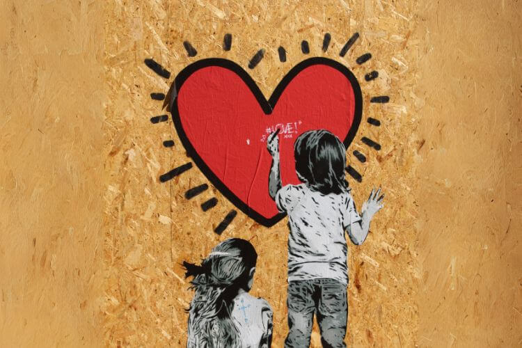proteger la infancia - niños pintando un corazón proteger la infancia - niños pintando un corazón